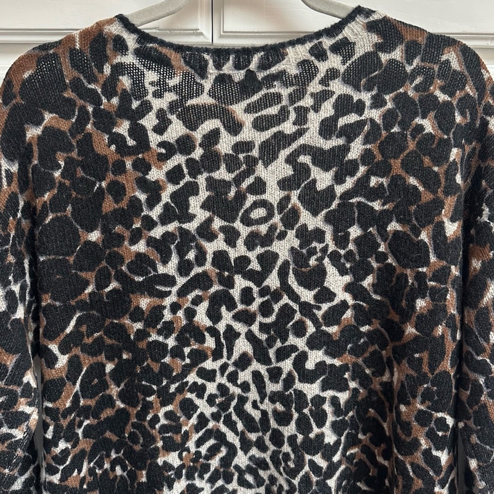 360 Cashmere Frankie Leopard Print Crewneck Sweater Size Medium - Picture 8 of 11